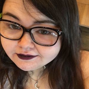 Meet your Posher, Dee